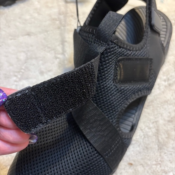 NWT Men’s Water Shoes Size 12 Black Adventure Sandals All in Motion BlackJay - Picture 5 of 9